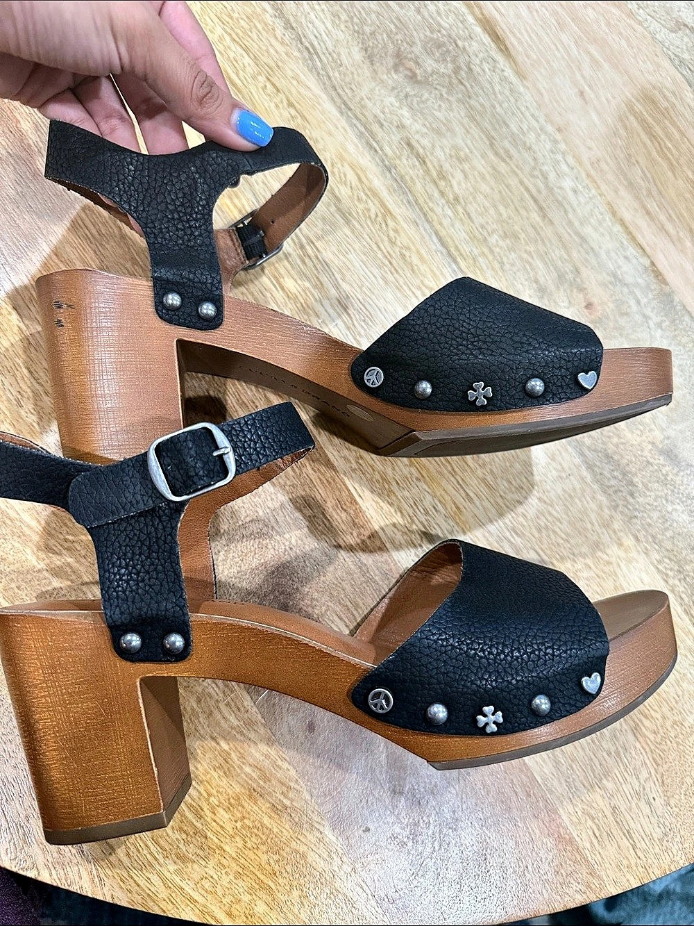 Lucky Brand Takara Platform Slide Sandal in Black & Brown